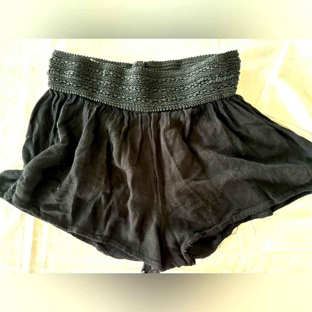 Rue 21. Size small. Hundred percent rayon dress shorts. Very gauzy